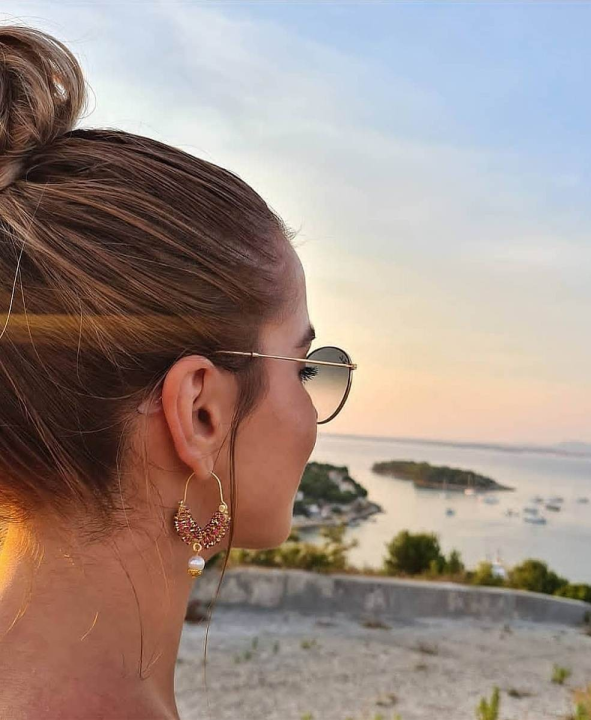 Šibenčanka Antonela izrađuje poseban nakit: 'Cvijeće uvene, ovako vječno živi u ogrlici'