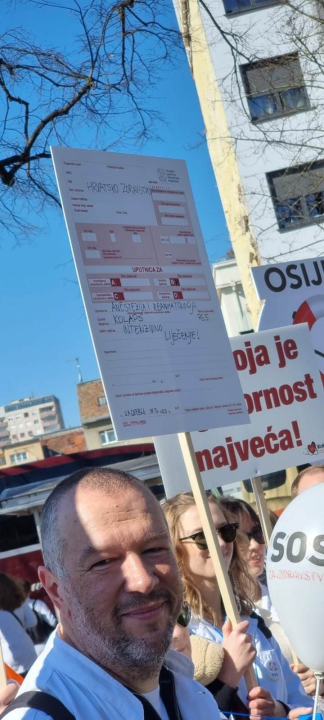 U Zagrebu prosvjedovalo 30 liječnika iz Šibenika: 'Ovo je posljednji poziv vlastima na zaokret prema zdravstvu'