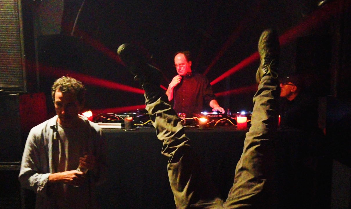 Na Felveru stoj na glavi! Odlična zabava noćas u Tunelu, Disku R i Azimutu 