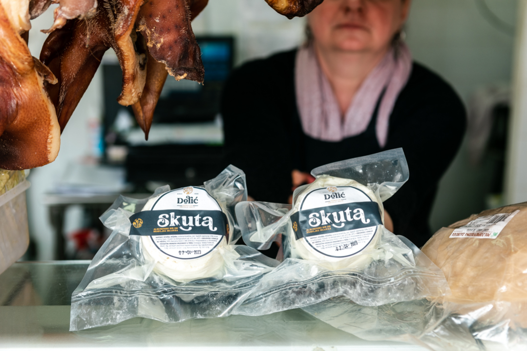 Delikatese Petrović sa šibenske pijace počastit će za Uskrs jednog čitatelja s platom za četiri osobe