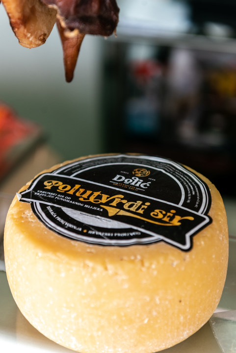 Delikatese Petrović sa šibenske pijace počastit će za Uskrs jednog čitatelja s platom za četiri osobe