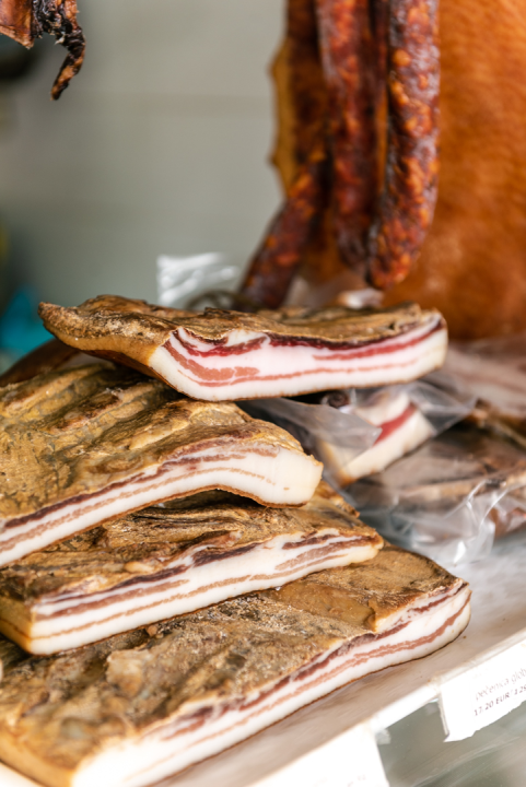 Delikatese Petrović sa šibenske pijace počastit će za Uskrs jednog čitatelja s platom za četiri osobe