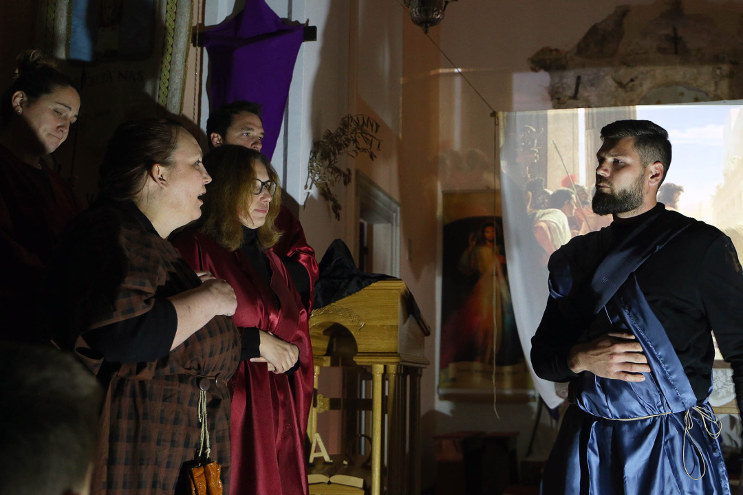 Vjernici župe Tribunj izveli 'Prikazanje muke'