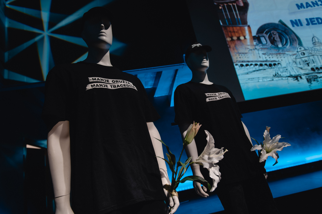 Ana Rucner u Arsenu svirala na violončelu od dragovoljno predanog ilegalnog oružja