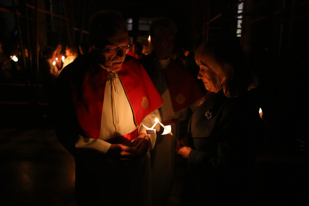 Biskup predvodio vazmeno bdijenje, četiri para vjenčana