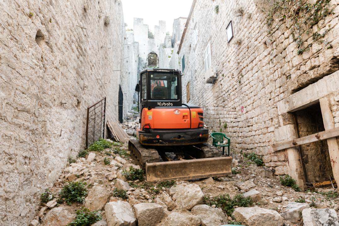 Eskaliralo na eskalatoru: Radovi jutros trebali početi, ljudi koji tvrde da su vlasnici zemljišta zvali policiju