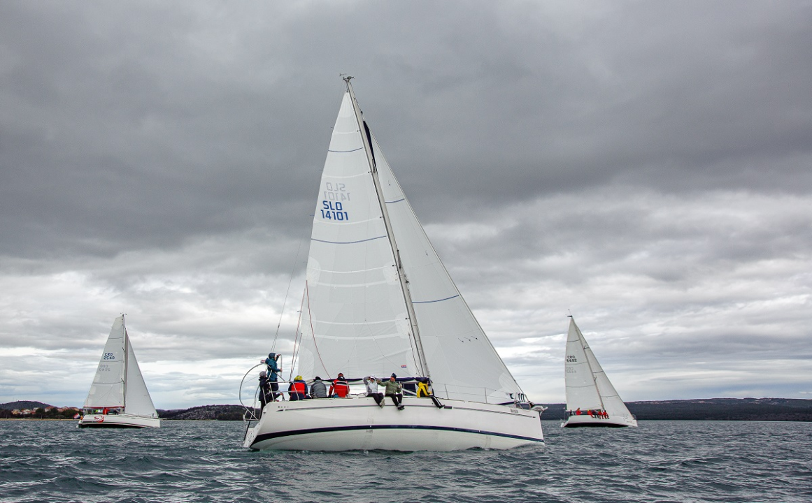 Nova nautička sezona počela Skradinskom regatom krstaša