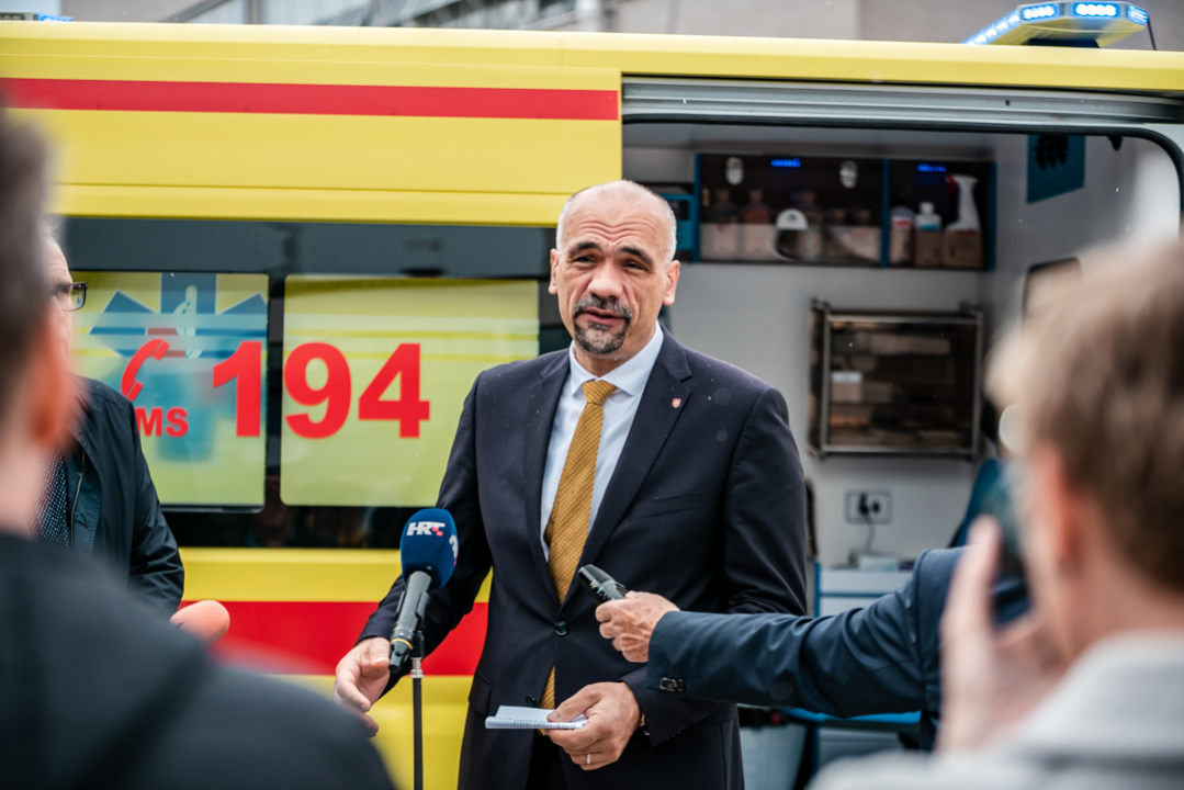 Župan Jelić predao sanitetsko vozilo Zavodu za hitnu medicinu: ‘Sigurnost vozača i pacijenata nam je na prvom mjestu'