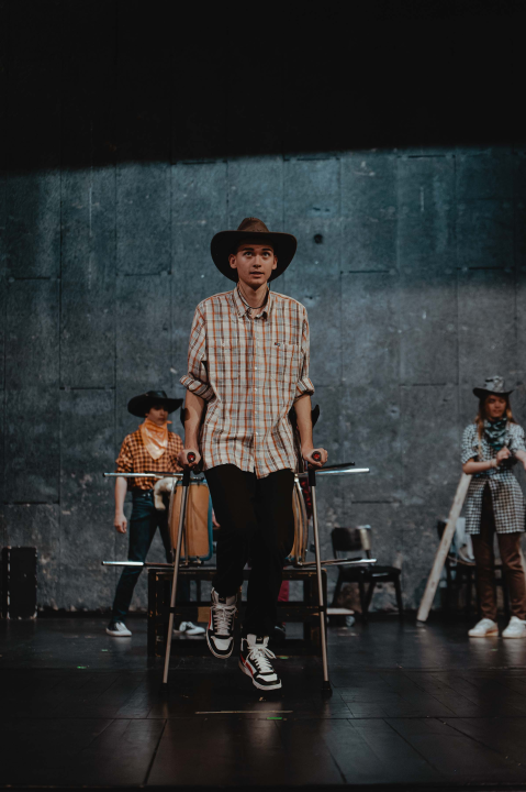 Premijera šibenske 'dice': Diletanti se u 'Kaubojima' natječu za Warholovih petnaest minuta slave 