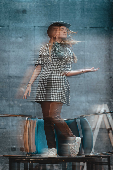 Premijera šibenske 'dice': Diletanti se u 'Kaubojima' natječu za Warholovih petnaest minuta slave 