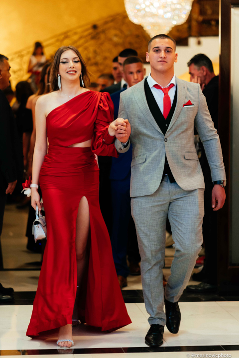 Zavirite na blještavi maturalni ples šibenske Industrijsko-obrtničke škole (1)