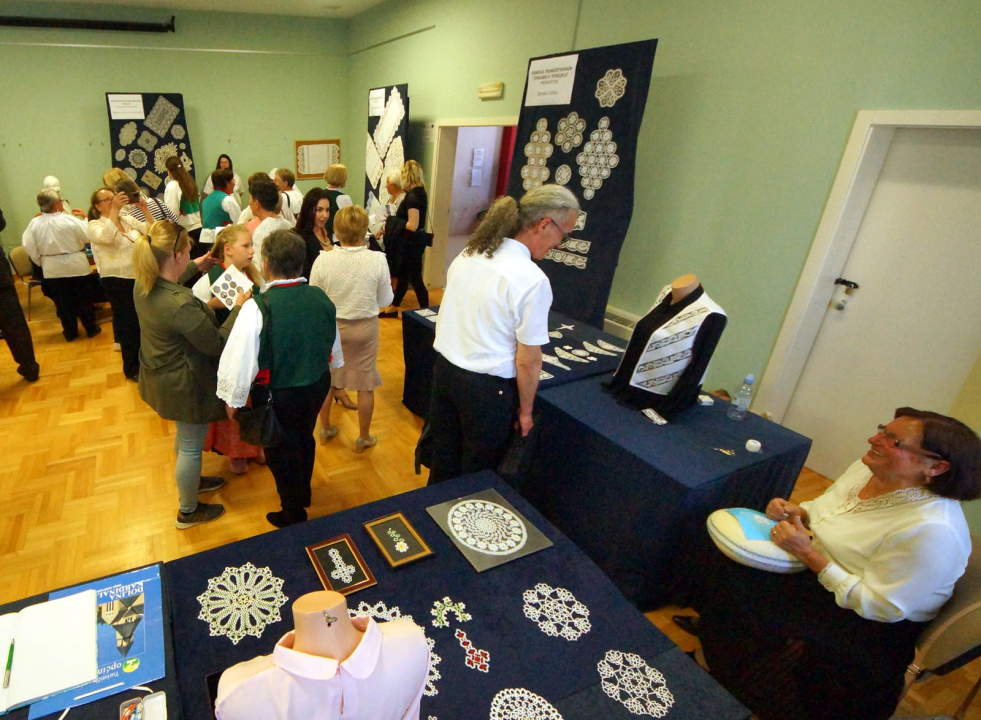 U Primoštenu izložba hrvatske čipke