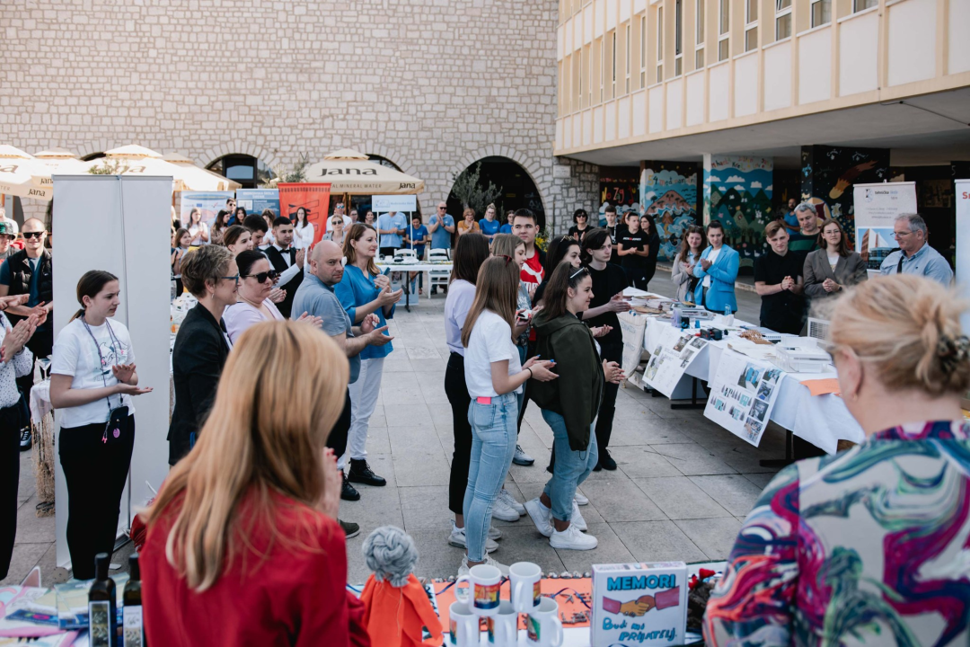 Učenici srednjih i osnovnih škola obilježavaju Dan Šibensko-kninske županije: 'Nadam se da ćete svi tu ostati' 