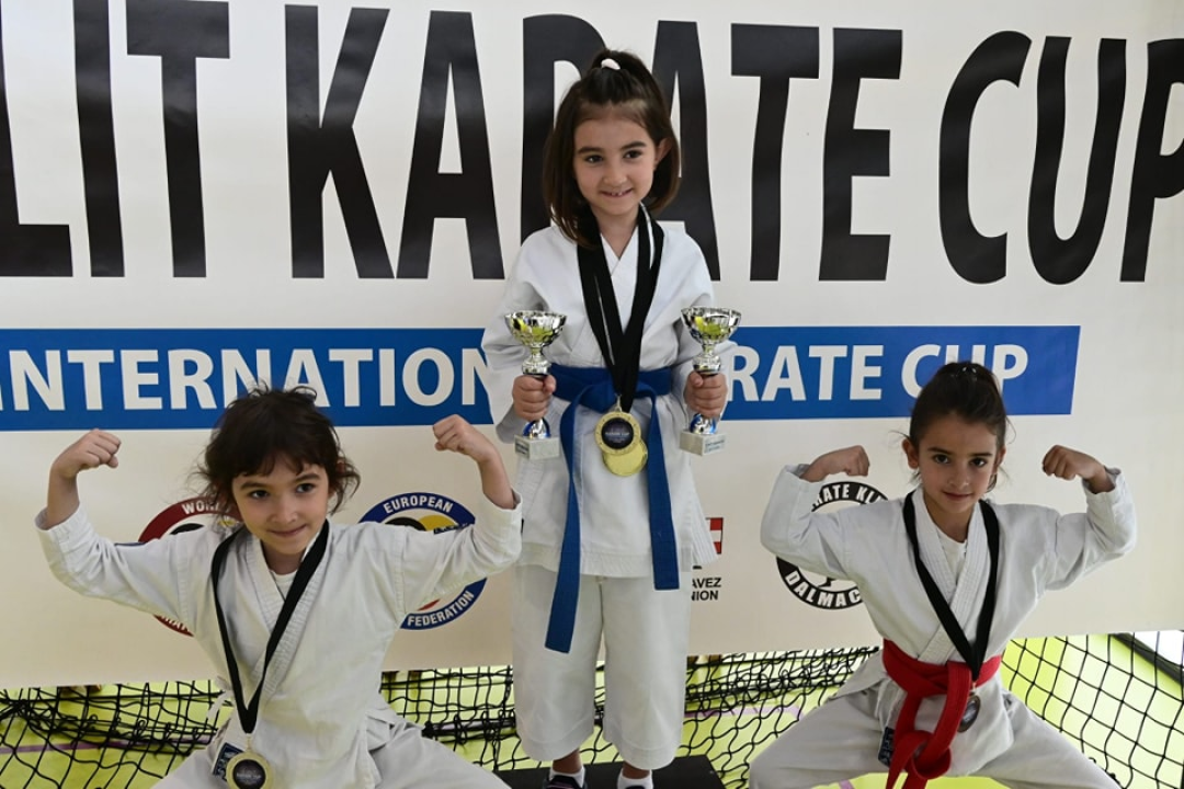 KK Okit opet najbolji: Iz Splita se vratili sa 42 medalje i peharom za najbolji klub turnira  