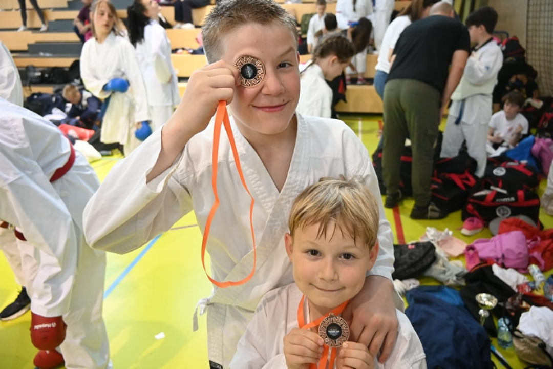 KK Okit opet najbolji: Iz Splita se vratili sa 42 medalje i peharom za najbolji klub turnira  