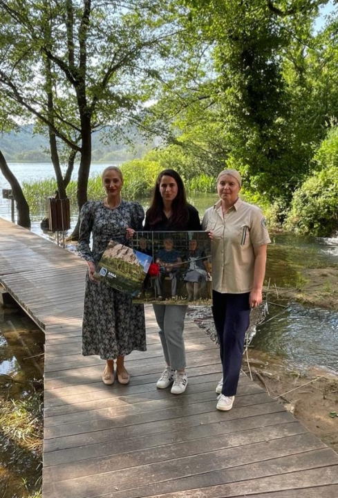 Krka spaja generacije: U NP 'Krka' ispunili želju posjetiteljici i poklonili joj staru bakinu fotografiju 