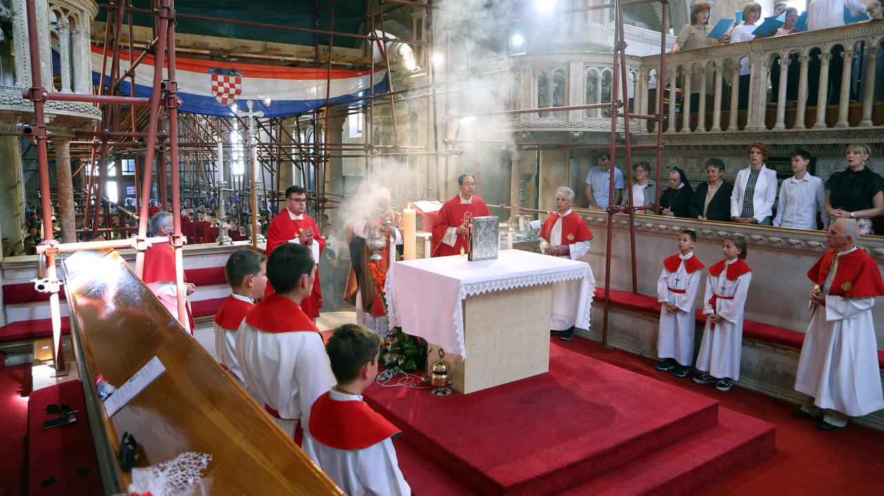 Sakrament Svete potvrde u katedrali svetog Jakova