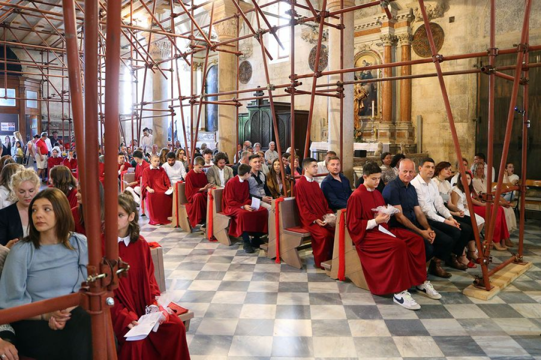 Sakrament Svete potvrde u katedrali svetog Jakova