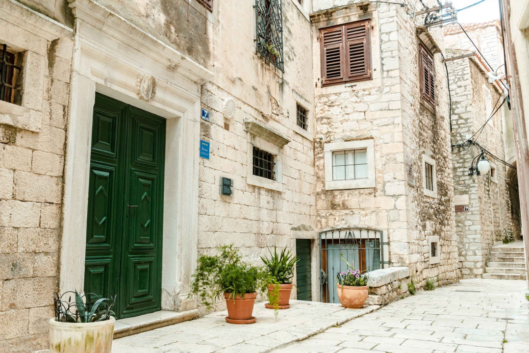 Priča o 'najluđoj' šibenskoj obitelji: Od havajskog kralja i izopćenog nadbiskupa do gradonačelnika Šibenika i rekordera u letenju