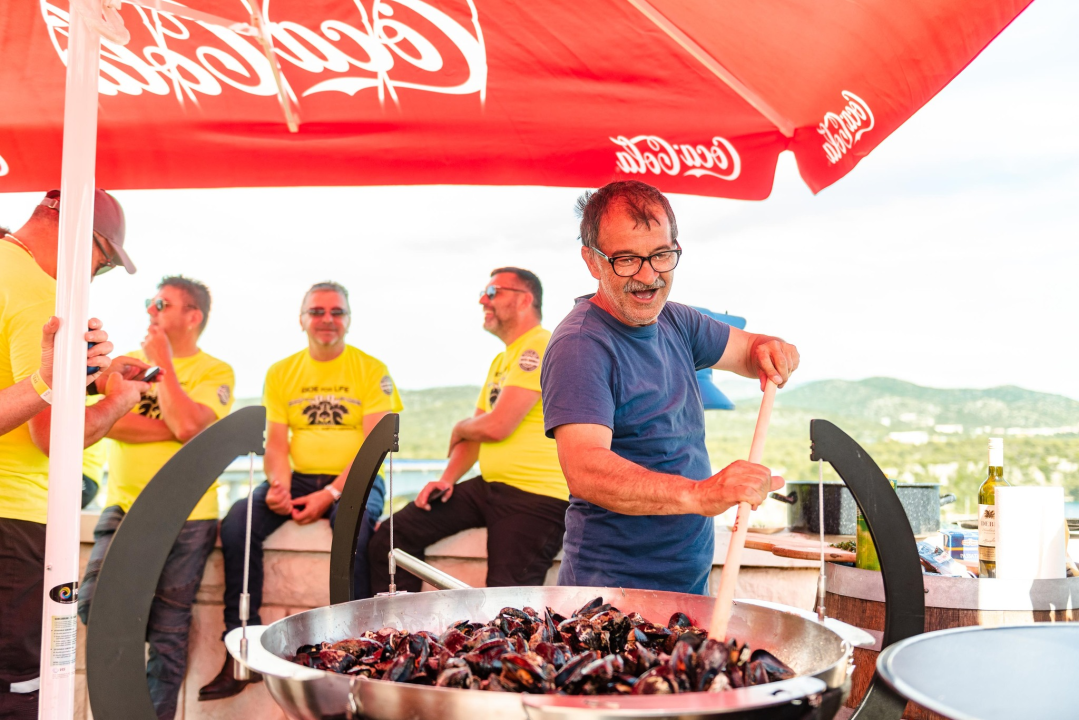 Motoristi na Šibenskom mostu: Voze od Pule do Dubrovnika i prikupljaju sredstva za bolesnu djecu