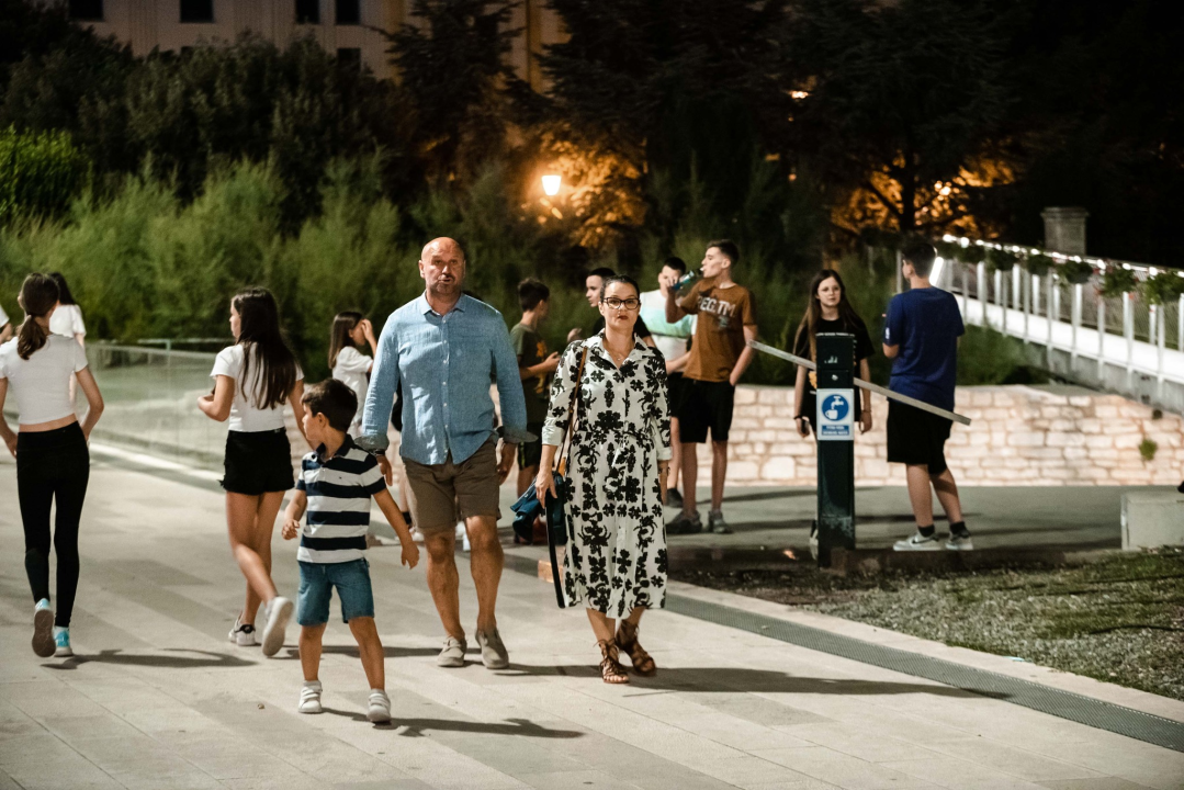 Šibenska noć napunila ulice ljudima koje je rasplesao bend Silente!