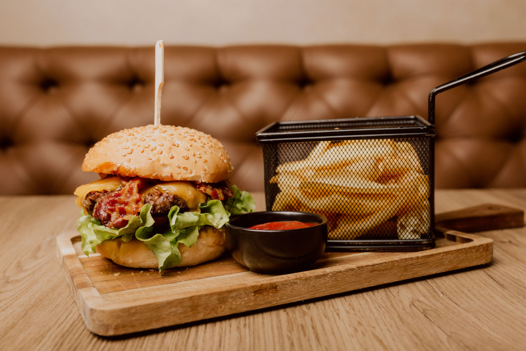 'Kod Starog' oduševite svoje nepce savršeno pripremljenim steakovima od Charolais govedine! 