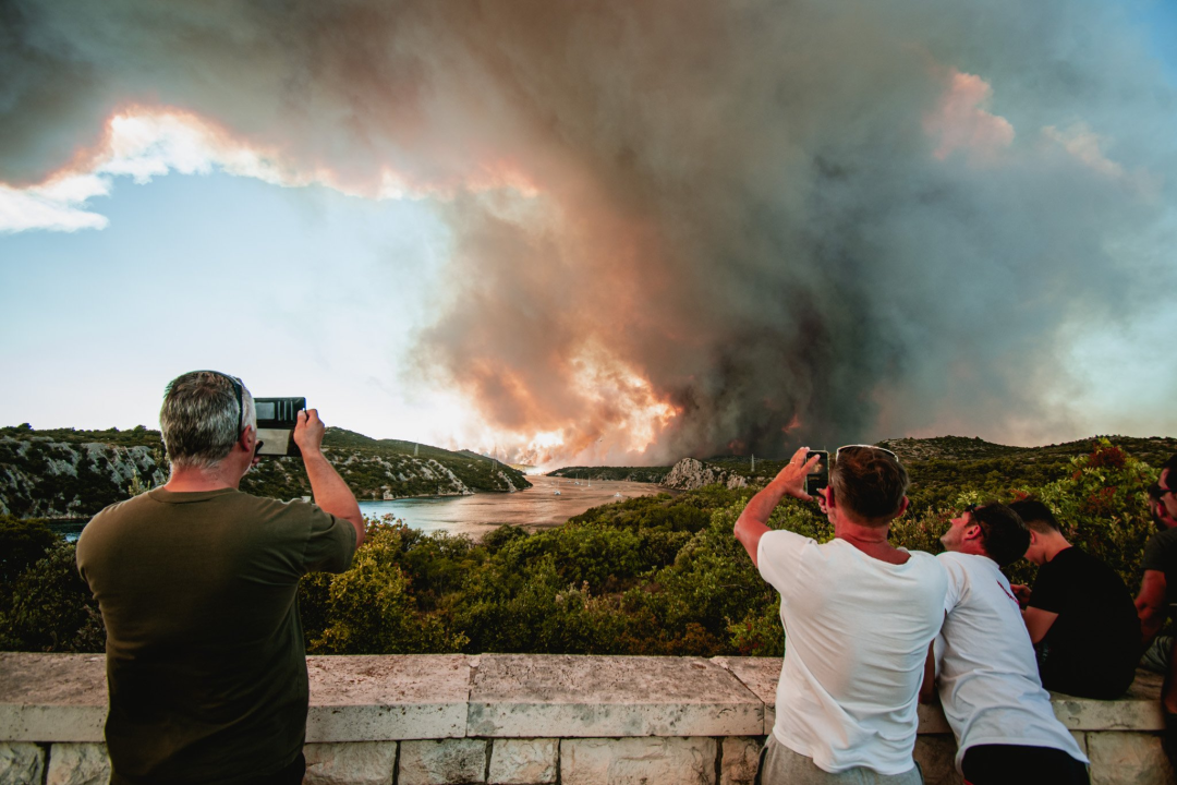 Godišnjica strašnog požara u Zatonu i Raslini: ‘Sjećam se bijele pjene koja lebdi zrakom ispunjenim dimom. Vrijeme je stalo’ 