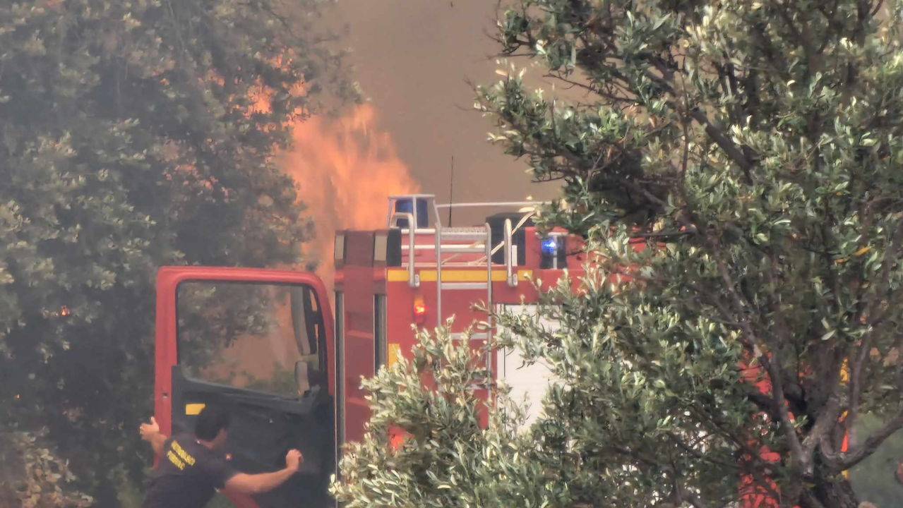 Objekti nisu ugroženi, vatrogasci ostaju na terenu cijelu noć