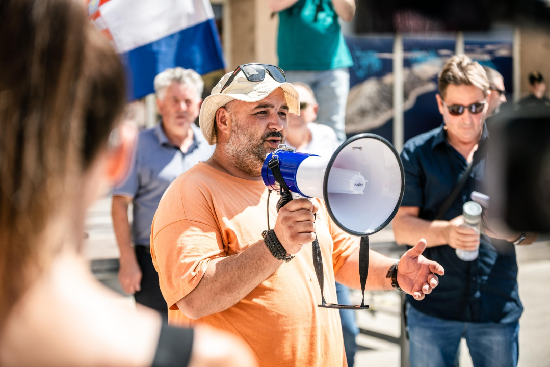 Radnici Cesta Šibenik održali novi prosvjed: 'Župan uništava ovu tvrtku i ove ljude'