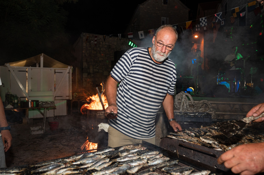 Na Zlarinu održana tradicionalna Srdelada