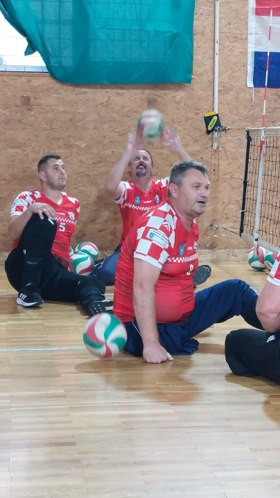 Klub sjedeće odbojke Knin 95 organizirao i osvojio turnir Oluja 95