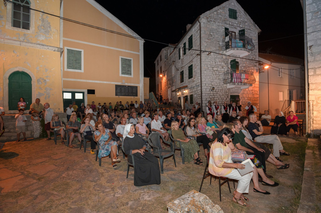 Zlarinjani se tradicionalno prisjetili svog pjesnika i književnika Mladena Bjažića