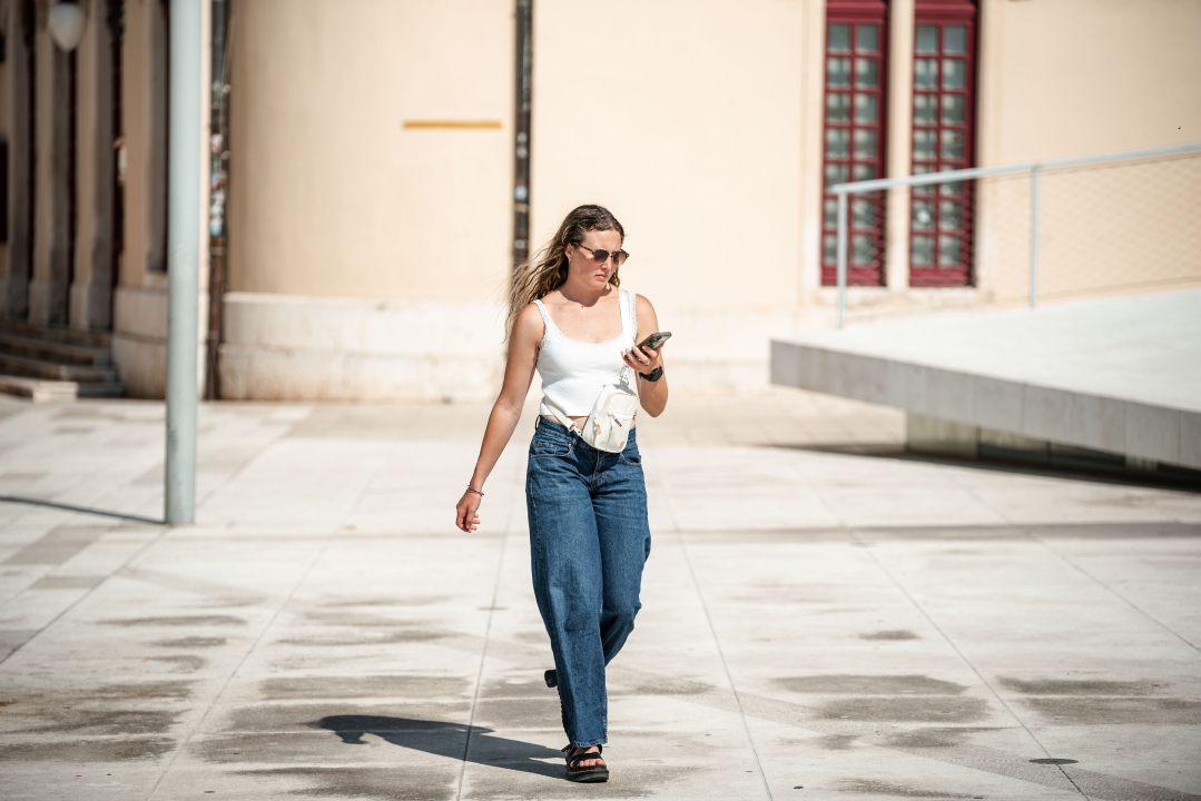 Duge haljine i šareni komadi: Evo što se sve nosilo ovih dana u Điru po gradu 