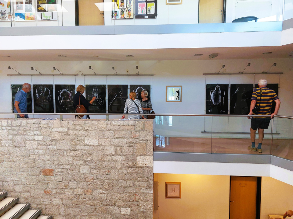 U knjižnici otvorena izložba 'Ženski akt'