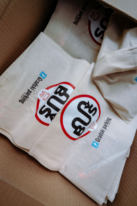 Gradski parking dijelio poklone putnicima, gradska uprava najavila nabavku električnih autobusa