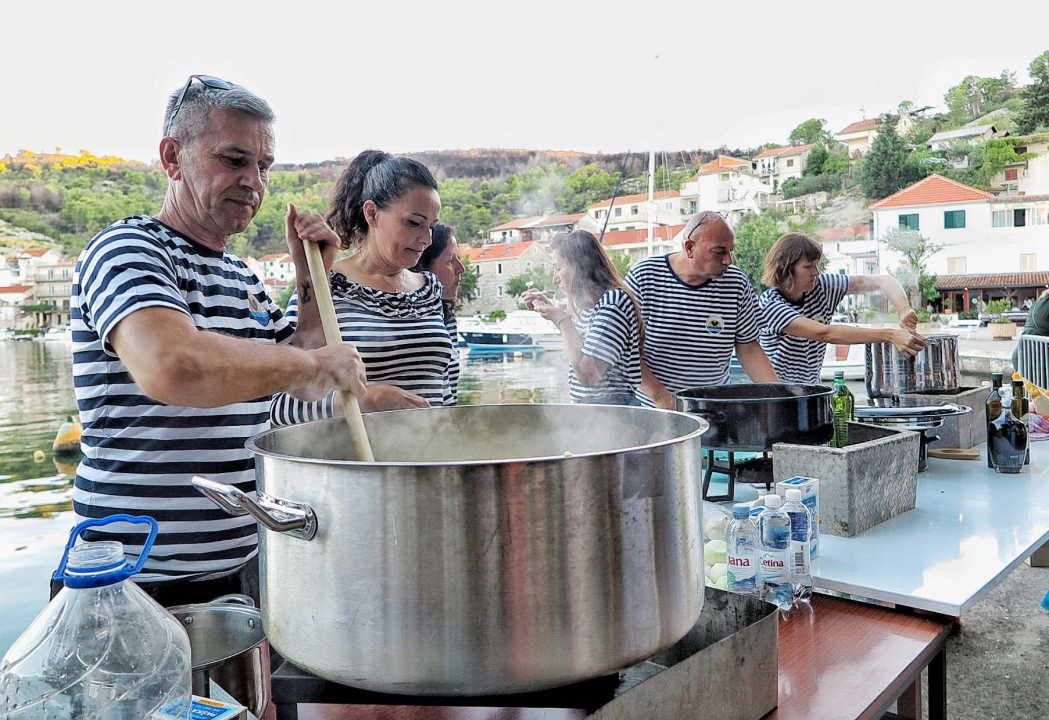 Pogledajte kako je bilo na tradicionalnoj Zatonskoj pidočijadi
