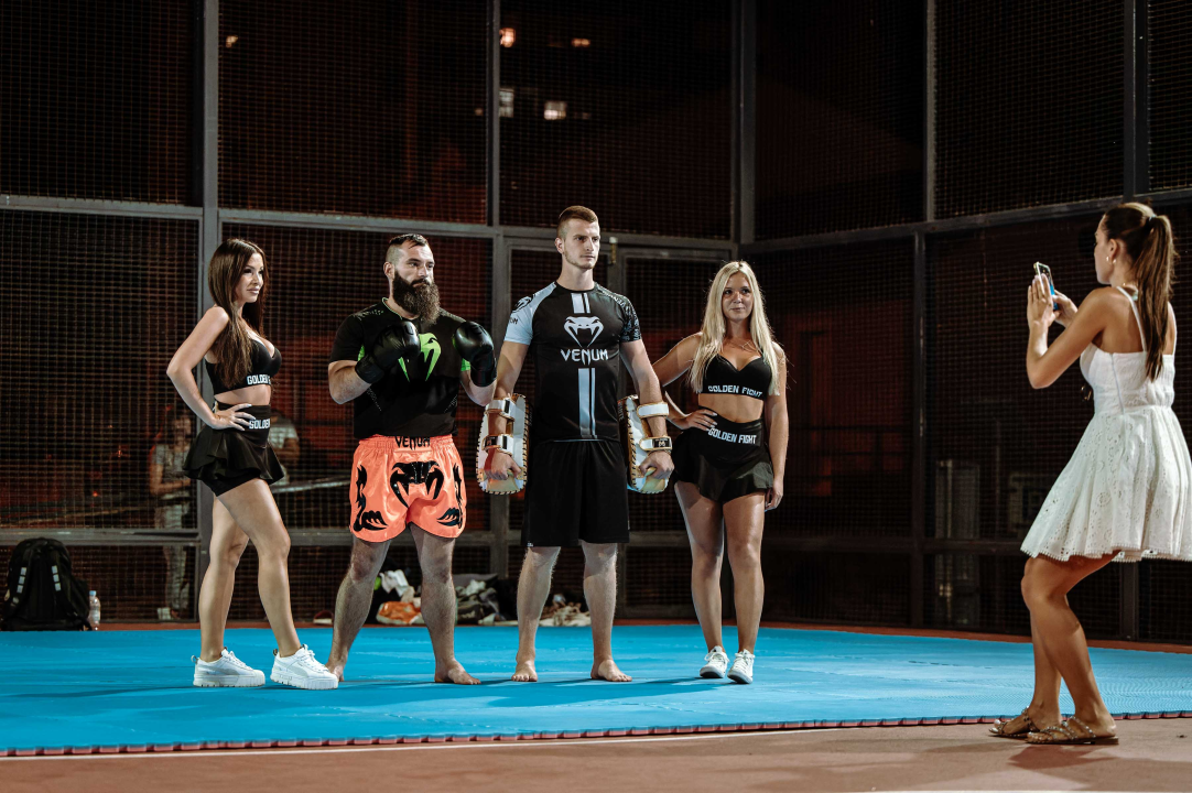 Funcuti bakljadom podržali Franu Vukovića na otvorenom treningu uoči borbe za naslov