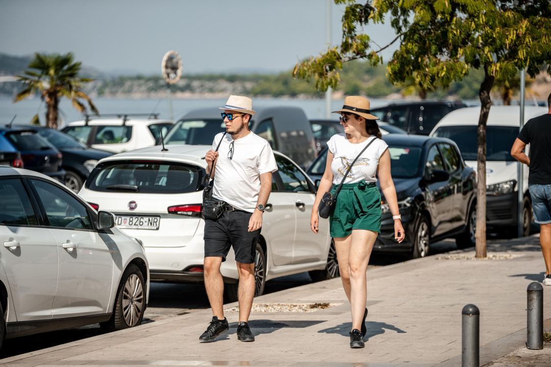 Kraljice modnog đira pokazale što nositi u toplom rujnu! 