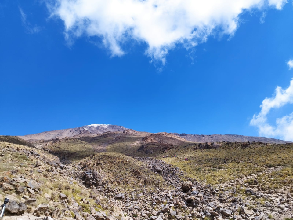Petnaest planinara iz Šibenika krenulo u osvajanje najvećeg vrha u Iranu: Njih devetero je uspjelo!