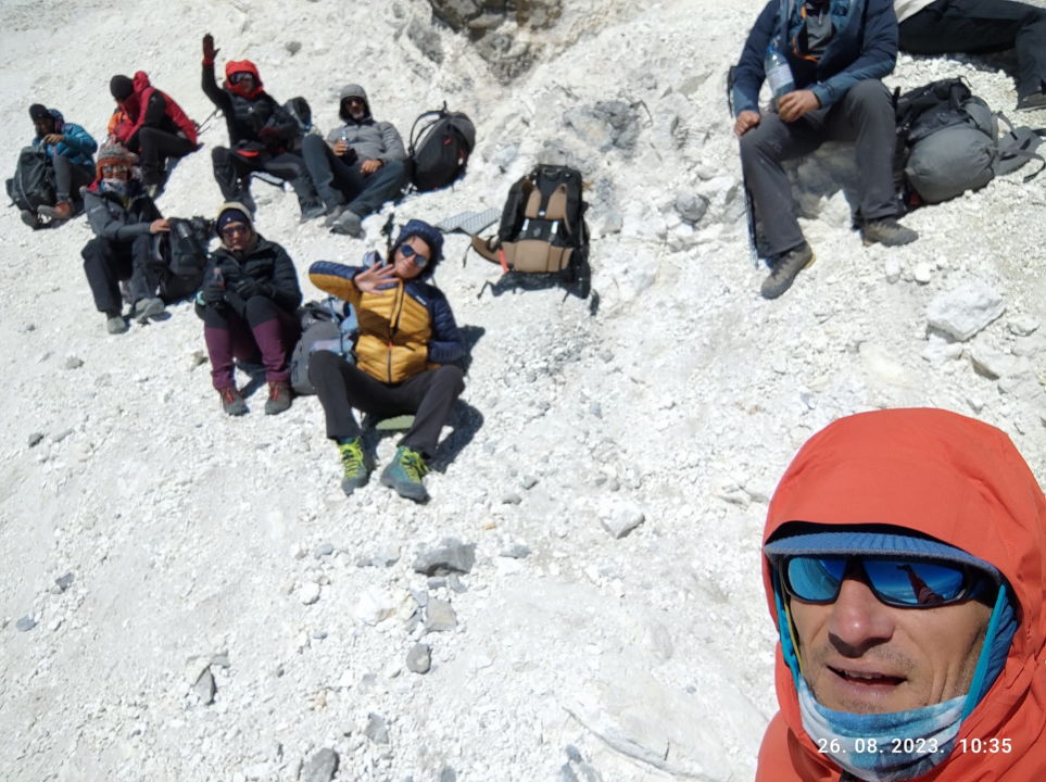 Petnaest planinara iz Šibenika krenulo u osvajanje najvećeg vrha u Iranu: Njih devetero je uspjelo!