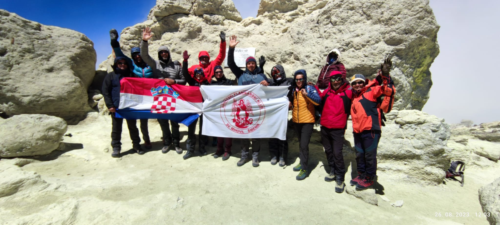 Petnaest planinara iz Šibenika krenulo u osvajanje najvećeg vrha u Iranu: Njih devetero je uspjelo!