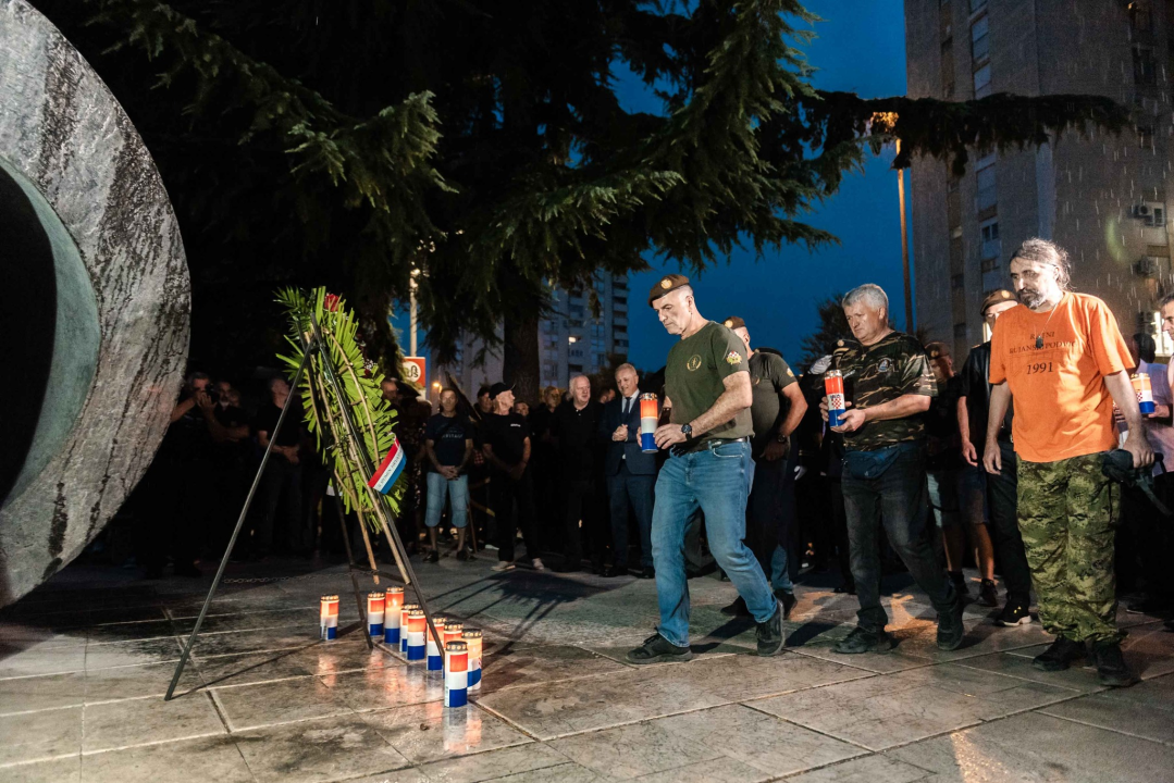 Unatoč prolomu oblaka, grmljavini i pljusku, Šibenčani pokazali koliko im znači Rujanski rat 