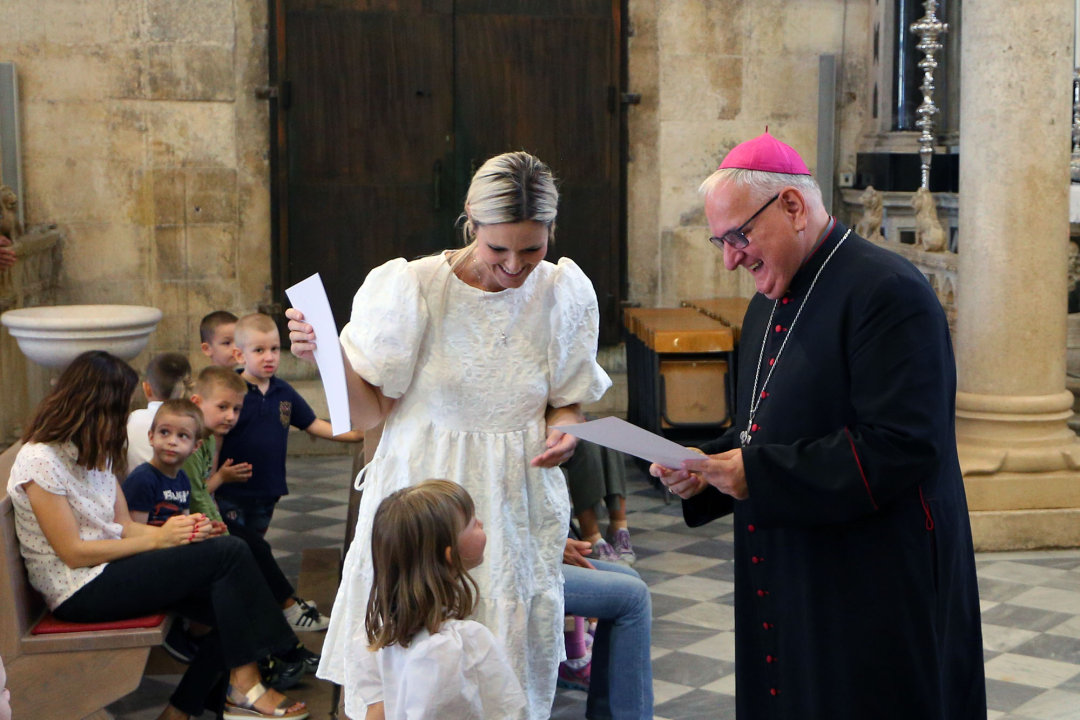 Mališani posjetili katedralu i susreli se s biskupom Rogićem