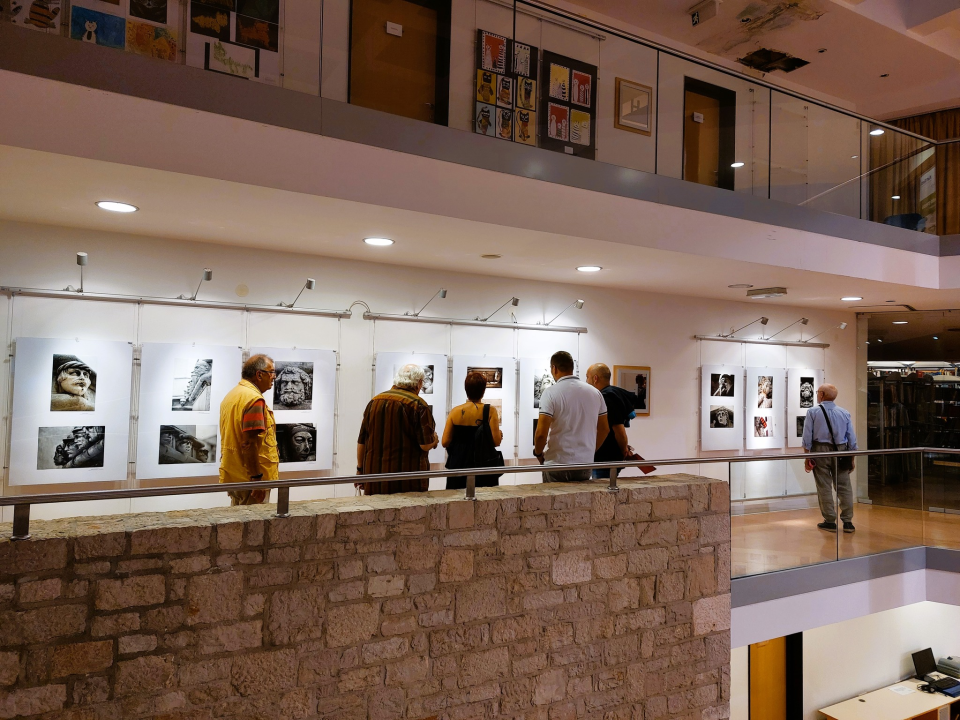 U knjižnici razgledajte izložbu fotografija 'Capita'