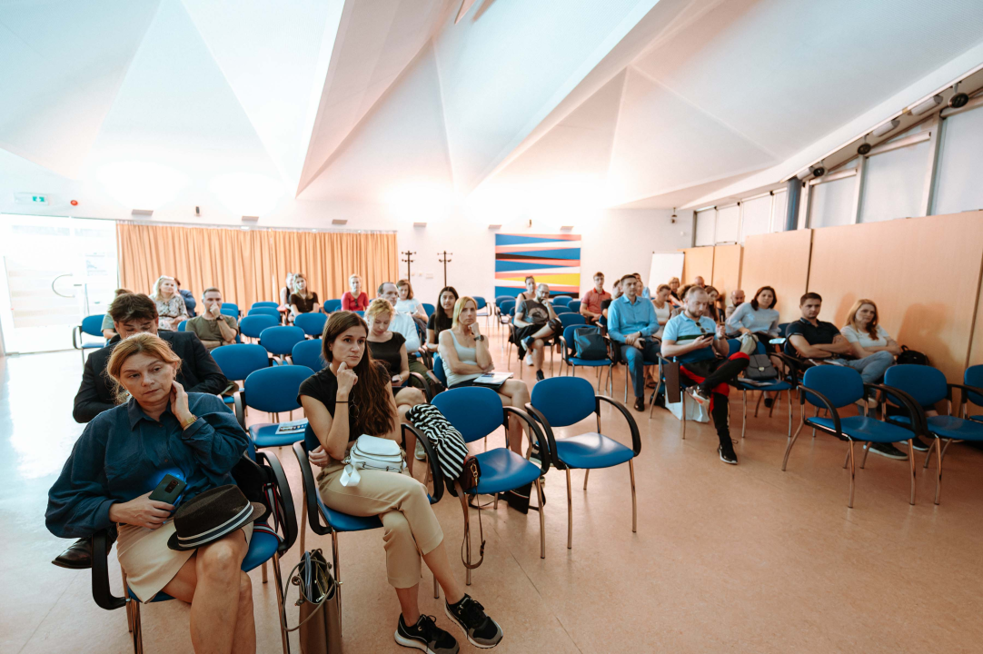 Svako dijete treba mir: U knjižnici predavanje o migrantima u lokalnoj zajednici i izložba ratnog MDF-a