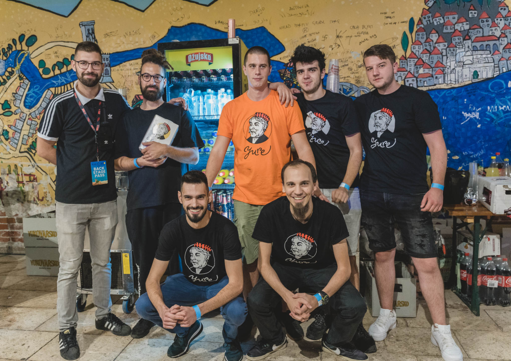 Dino Jelusić zatvorio ‘Bablje ljeto’ u Šibeniku, pogledajte atmosferu s koncerta