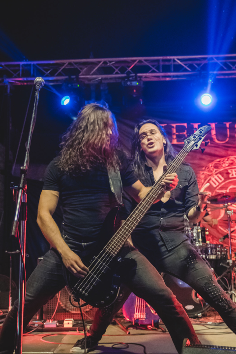 Dino Jelusić zatvorio ‘Bablje ljeto’ u Šibeniku, pogledajte atmosferu s koncerta