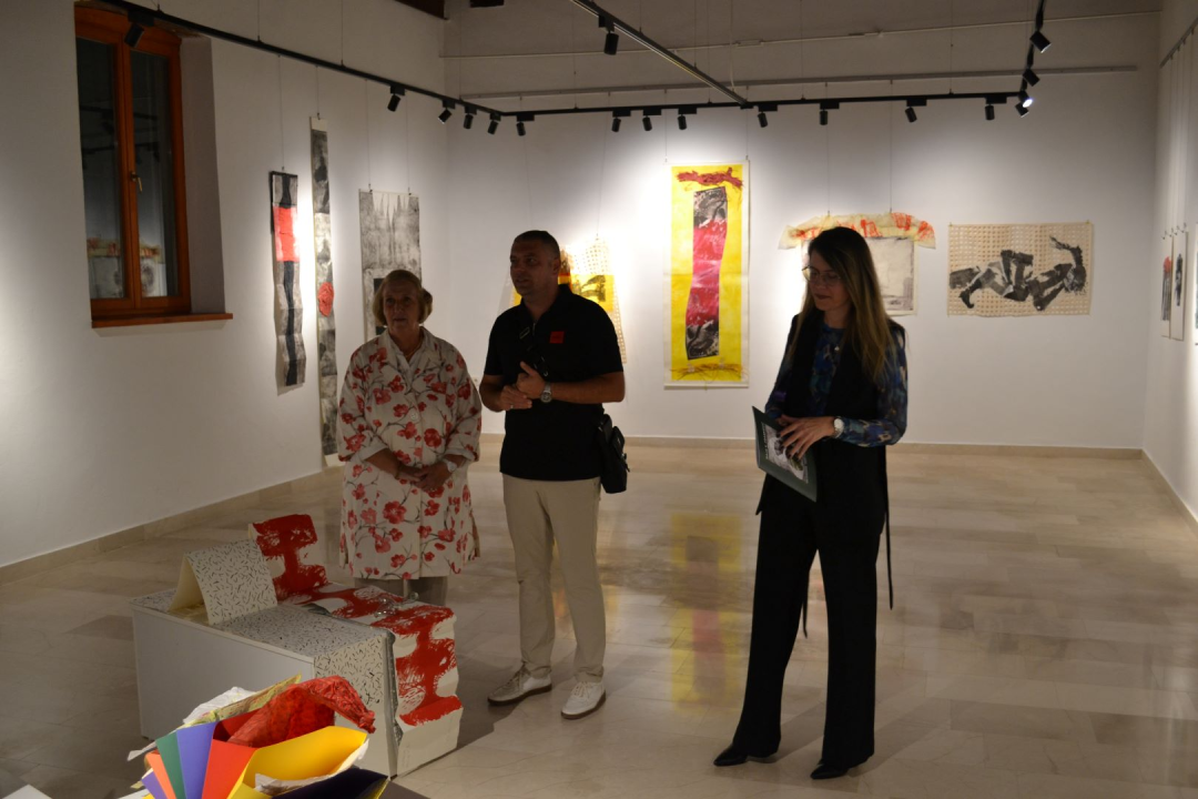 U Galeriji Kninskog muzeja otvorena zanimljiva izložba 'Pod zvijezdama'