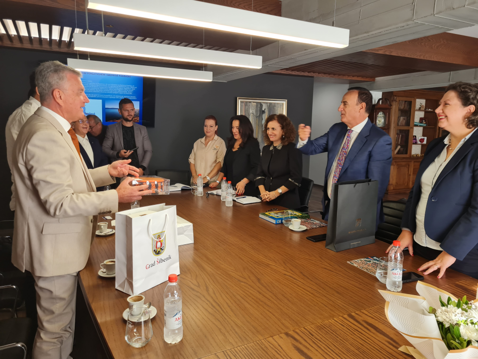 Željko Burić u posjetu albanskom Pogradecu: 'Možemo im ponuditi bogato iskustvo Šibenika s europskim fondovima'