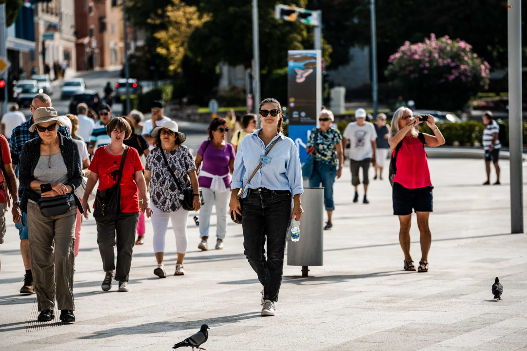 Dame iz đira pokazale kako biti trendi u opuštenom izdanju!